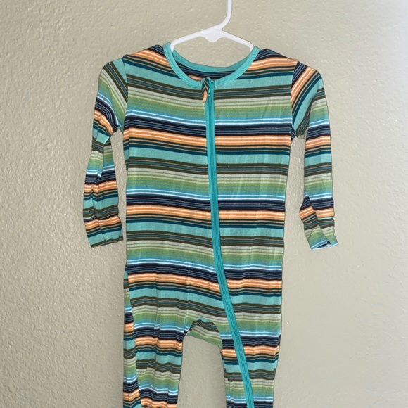 Kickee Romper - Picture 2 of 5